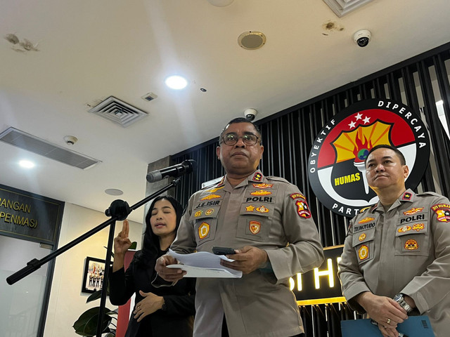 Kadiv Humas Polri Irjen Jhonny Edison Isir di Gedung Humas Polri, Rabu (24/2). Foto: Rayyan/Kumparan