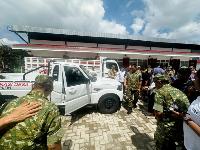 Penyerahan pikap 4x4 Mahindra Scorpio di KDKMP Surabaya. Foto: Dok. Instagram @mahindraautoglobal