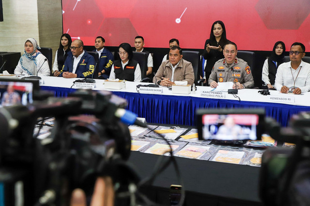 Bareskrim Polri mengungkap kasus tindak pidana perdagangan orang (TPPO) dengan modus jual beli bayi dalam konferensi pers di Mabes Polri, Jakarta, Rabu (25/2/2026). Foto: Iqbal Firdaus/kumparan