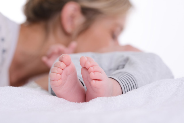 Ilustrasi ibu dan bayi dari Eropa. Foto: JP WALLET/Shutterstock