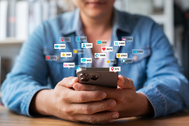 Ilustrasi aktivitas online. Foto: Dok. Shutterstock