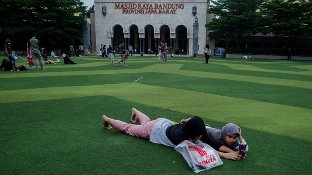 Ilustrasi Ngabuburit di Surabaya. Foto: Novrian Arbi/ANTARA FOTO/kumparanTRAVEL