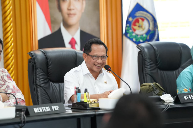 Mendagri Tito Karnavian memimpin Rapat Koordinasi Percepatan Pembangunan Perumahan dan Kawasan Permukiman di Ruang Sidang Utama, Kantor Kementerian Dalam Negeri (Kemendagri), Jakarta, Rabu (25/2/2026). Foto: Kemendagri RI