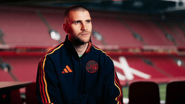 Maarten Paes berkostum Ajax Amsterdam. Foto: ajax.nl