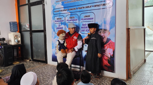 Kegiatan Berkisah dan Dakwah bersama Anak-anak TK dan SD di Wilayah Cirebon (Sumber : DT Peduli)