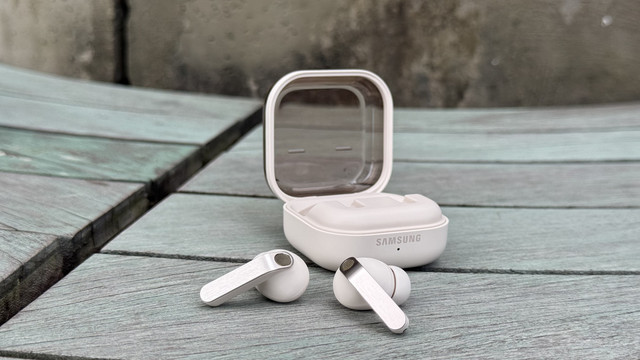 Samsung Galaxy Buds 4. Foto: Kevin S. Kurnianto/kumparan