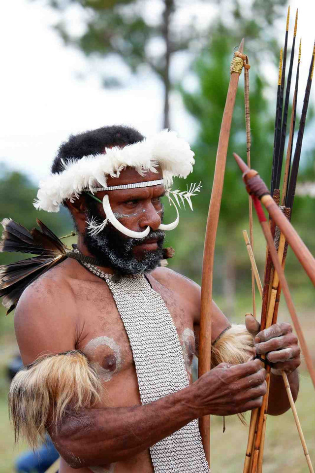 Ilustrasi Tari Perang Papua. Foto: Unsplash