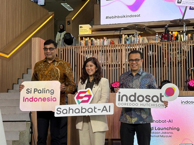 Menkomdigi Meutya Hafid hadiri peluncuran aplikasi Sahabat-AI yang dibuat dengan Indosat Ooredoo Hutchison di Perpustkaan TIM, Jakpus, Rabu (25/2). Foto: Thomas Bosco/kumparan