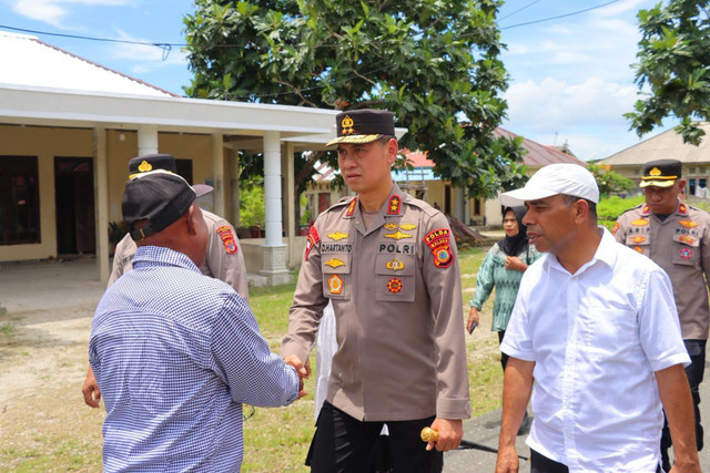 Kapolda Maluku Turun Gunung ke Tual Usai Bentrokan, Jenguk Kapolres hingga Ajak Warga Sahur Bareng. Foto: Dok. kumparan