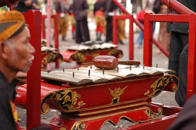 Saron sebagai alat musik utama dalam ansambel gamelan Jawa. Sumber foto: pixabay.com