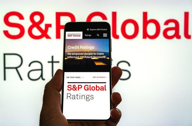 Ilustrasi S&P Global Ratings. Foto: gguy/Shutterstock