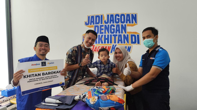 Khitanan Barokah Gratis bersama Jagoan khitan dan DT Peduli Cirebon (Sumber : DT Peduli)