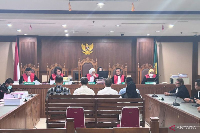 Lima terdakwa kasus dugaan korupsi PDNS dalam sidang pembacaan surat tuntutan, di Pengadilan Tipikor pada PN Jakpus, Kamis (26/2/2026). Foto: Agatha Olivia Victoria/Antara