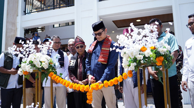 Masjid Pantai Bali dan Sarana Manasik Haji di Jembrana Diresmikan oleh Kepala Badan Pelaksana BPKH, dan sejumlah tokoh lainnya (Sumber : DT Peduli)