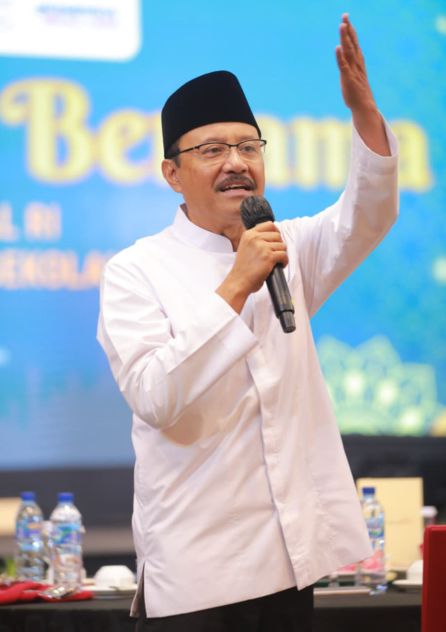 Mensos Syaifullah Yusuf saat buka bersama Guru dan Siswa Sekolah Rakyat di ICE BSD, Kota Tangerang, Banten, Jumat (27/2/2026). Foto: Dok. Kemensos