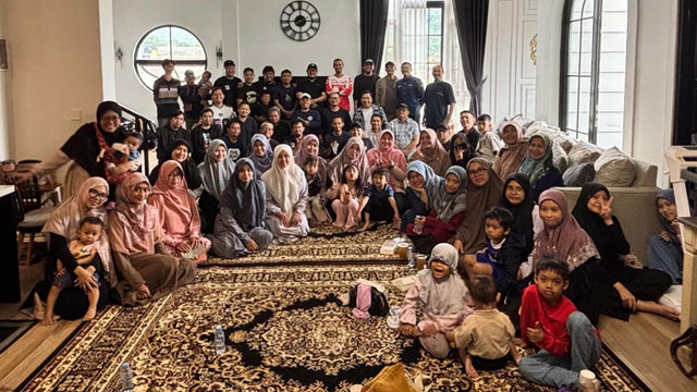 Foto bareng TDA Bandung di Kediaman Kang Gigin Saepudin. dok/tda ciamis