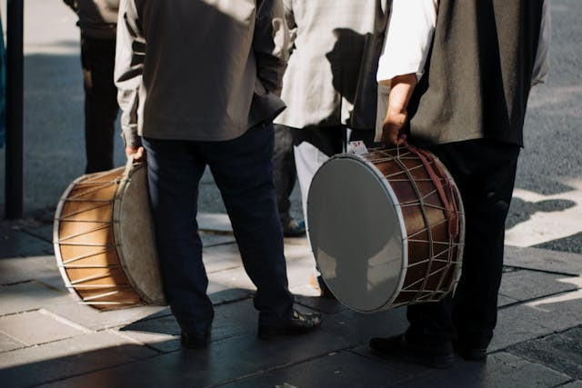 Gendang melayu, salah satu instrumen tradisional yang menjadi perngiring Tari Tanggai. Sumber foto: pexels.com