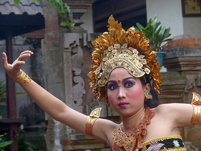 Tari Pendet merupakan salah satu ikon budaya Bali. Sumber foto: pixabay.com