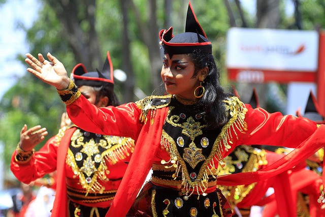 Pementasan Tari Sintren khas pesisir utara Pulau Jawa dalam suatu festival. Sumber foto: pixabay.com