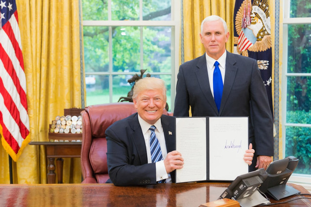 Masa jabatan Trump sampai kapan. Foto: Unsplash.com/History in HD