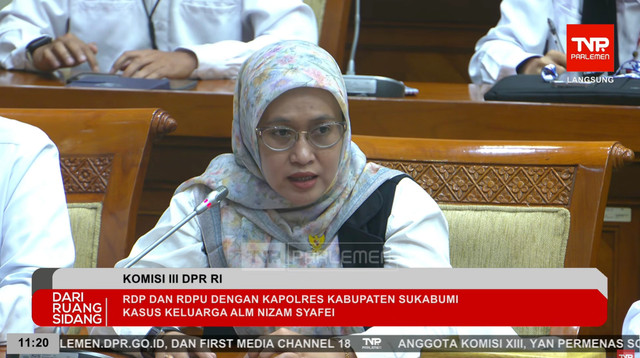 Perwakilan KPAI saat memberikan paparannya dalam agenda RDP dan RDPU Komisi III DPR RI dengan Kapolres Kabupaten Sukabumi, keluarga Alm Nizam Sapei beserta Kuasa Hukumnya yang disiarkan langsung di Kompleks Parlemen, Jakarta, Senin (2/3). Foto: YouTube/ TVR Parlemen