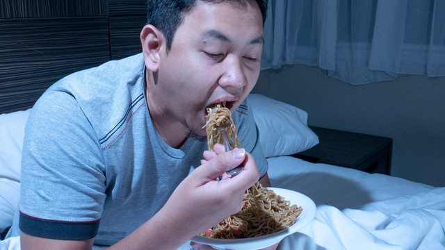 Ilustrasi makan malam.  Foto: airdone/Shutterstock