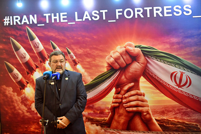 Duta Besar Iran untuk Indonesia, Mohammad Boroujerdi memberikan keterangan pers terkait wafatnya pemimpin tertinggi Iran Ayatollah Ali Khamenei dan serangan Amerika Serikat dan Israel ke Iran di kediaman Duta Besar Iran, Jakarta, Senin (2/3/2026). Foto: Indrianto Eko Suwarso/ANTARA FOTO