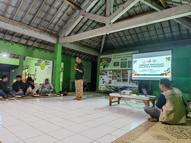 Kompetensi Pengelola Wisata, KKN UMY 053 Adakan Pelatihan Pemandu Outbond