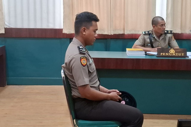 Bripda Pirman saat mengikuti sidang kode etik di Polda Sulsel. Foto: Dok. Istimewa