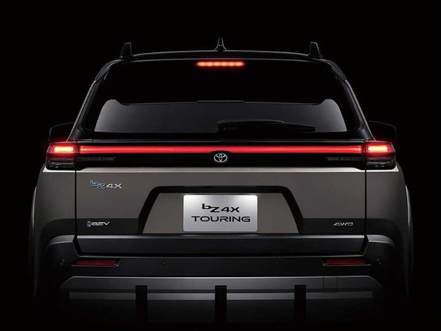 Wujud mobil listrik murni Toyota bZ4X Touring yang meluncur di Jepang. Foto: Toyota