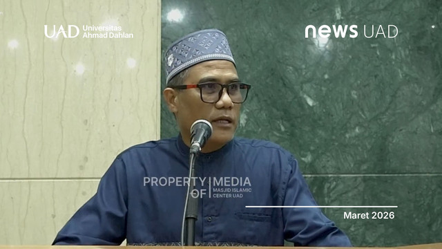 Dr. Ruslan Fariadi AM, S.Ag., M.S.I. pada tarawih ke-12 Ramadan 1447 H dalam rangkaian RDK Universitas Ahmad Dahlan (UAD) (Foto. Ana)