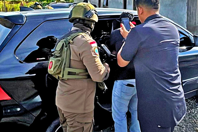 Tim gabungan Satgas Operasi Damai Cartenz 2026 mengamankan seorang anggota jaringan Papua Intelligence Service (PIS) berinisial JV alias JN. Foto: @opsdamaicartenzpolri/Instagram