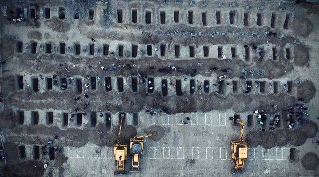 Menlu Iran Abbas Araghchi mengunggah foto penggalian liang lahat untuk ratusan siswi SD Iran yang dibom Israel-AS pada 28/2/2026. Foto: X/@araghchi