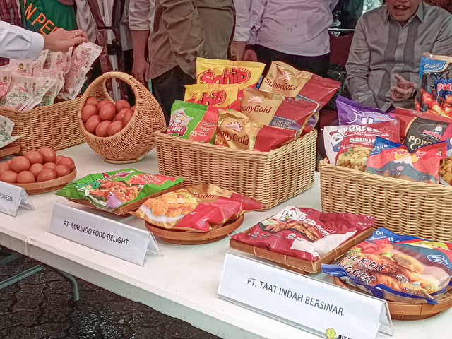 Sejumlah produk ekspor telur dan produk olahan unggas ke tiga negara, di Kantor Kementan Jakarta, Selasa (3/3). Foto: Muhammad Fhandra/kumparan