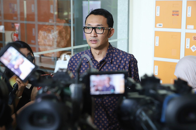 Juru bicara KPK, Budi Prasetyo memberikan update terkait operasi tangkap tangan (OTT) Bupati Pekalongan di Gedung Merah Putih KPK, Jakarta, Selasa (3/3/2026). Foto: Iqbal Firdaus/kumparan