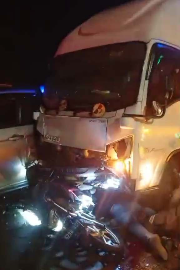 Kecelakaan di exit tol Bawen, Jawa Tengah, Selasa (3/3/2026). Foto: Dok. Istimewa