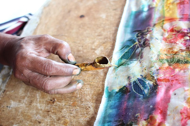 Proses membatik menggunakan canting. Batik Besurek pun menggunakan cara yang serupa. Sumber foto: pixabay.com