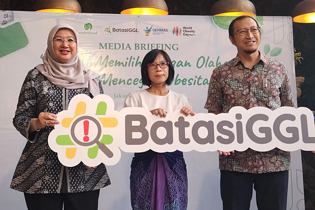 Direktur P2PTM, Dr. Siti Nadia Tarmizi bersama Head of Strategic Marketing Nutrifood, Susana dan Direktur Center IPB, Dr Sutopo Edi Giriwono di acara memperingati Hari Obesitas Sedunia 2026 yang diselenggarakan di Bunga Rampai Menteng, Selasa (3/3). Foto: Ela Nurlaela/kumparan