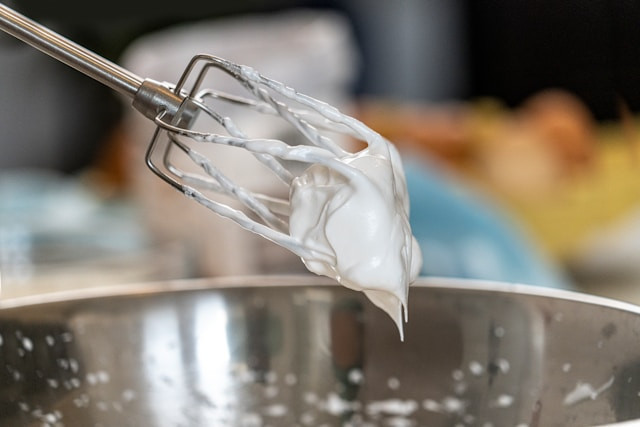 Ilustrasi merk hand mixer terbaik 100 ribuan. Foto: Sorin Gheorghita/unsplash