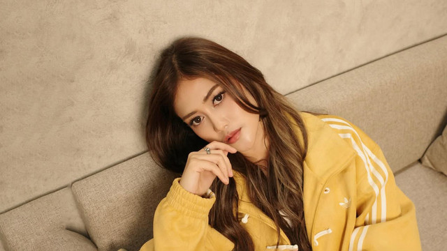 Selebgram Ruce Nuenda dihujat usai keluyuran di ruang publik saat kena campak. Foto: instagram/@rucenuenda