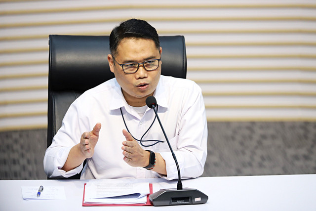 Deputi Bidang Penindakan KPK, Asep Guntur Rahayu menjelaskan kepada media terkait OTT Bupati Pekalongan pada Konferensi Pers di Gedung Merah Putih KPK, Jakarta, Rabu (4/3/2026). Foto: Iqbal Firdaus/kumparan