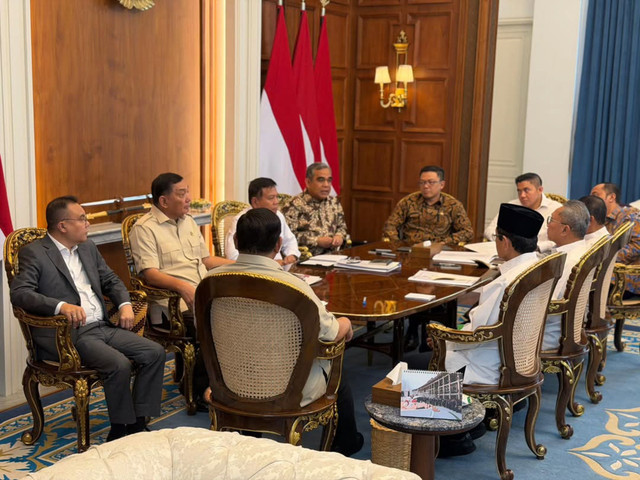 Presiden Prabowo Subianto menerima Wakil Ketua DPR RI, Sufmi Dasco Ahmad, didampingi beberapa Menteri Kabinet Merah Putih di Istana Merdeka, Rabu (4/4/2026). Foto: Instagram/ @sekretariat.kabinet