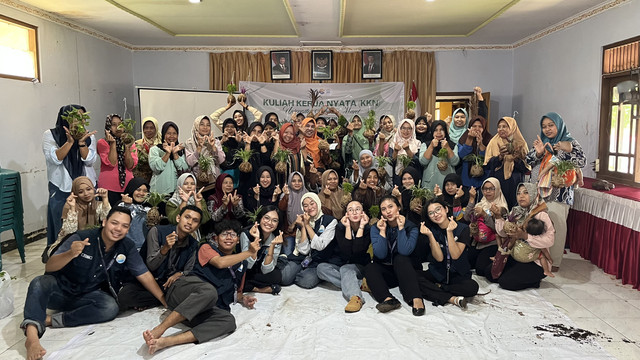 Mahasiswa KKN 116 UNS 2026 melakukan Pelatihan dan Edukasi Pembuatan Kokedama kepada Kelompok Wanita Tani Desa Wonoroto, Kecamatan Purworejo, Kabupaten Purworejo