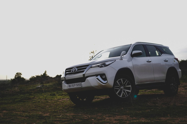 Ilustrasi bocoran Toyota Fortuner 2027. Foto: Unsplash.com/Amith Ramakrishna