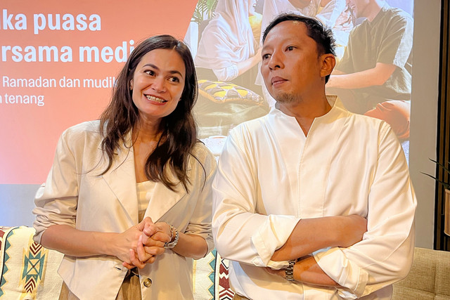 Ringgo Agus Rahman dan Sabai Morscheck di acara buka puasa bersama AZKO. Foto: Nabilla Fatiara/kumparan