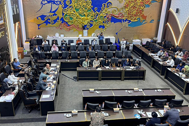 Rapat dengar pendapat Baleg DPR untuk penyusunan RUU PPRT di Kompleks Parlemen, Senayan, Jakarta, Kamis (5/3). Foto: Nasywa Athifah/kumparan
