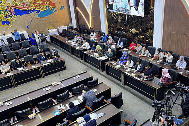 Rapat dengar pendapat Baleg DPR untuk penyusunan RUU PPRT di Kompleks Parlemen, Senayan, Jakarta, Kamis (5/3). Foto: Nasywa Athifah/kumparan