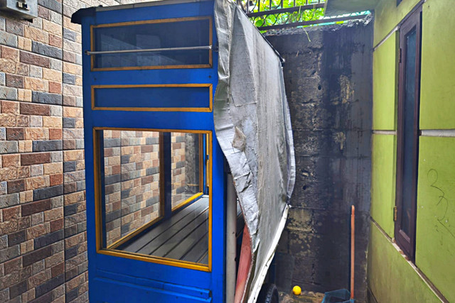 Gerobak nasi uduk tempat penemuan bayi yang diduga dibuang di Pasar Minggu, Selasa (3/3/2026). Foto: Jeni Ritanti/kumparan