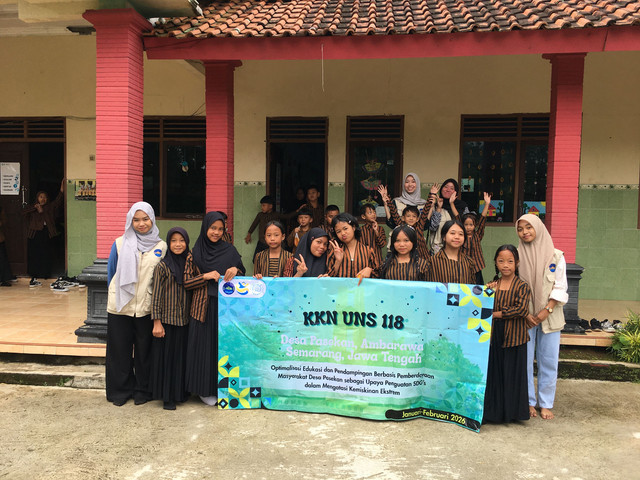 Mahasiswa KKN 118 UNS 2026 bersama siswa-siswi SDN 01 Pasekan setelah melakukan sosialisasi pencegahan kenalan remaja (15/01/26)