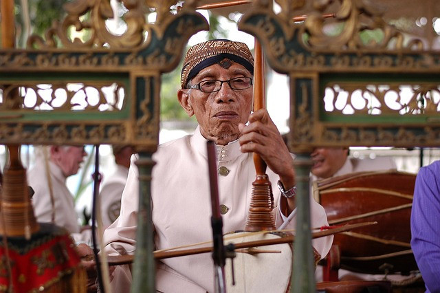 Rebab merupakan salah satu alat musik tradisional pengiring Tembang Sunda Cianjuran. Sumber foto: pixabay.com